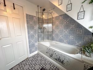 BATHROOM- click for photo gallery